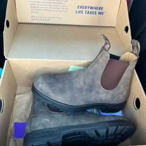 BRAND NEW blundstones
